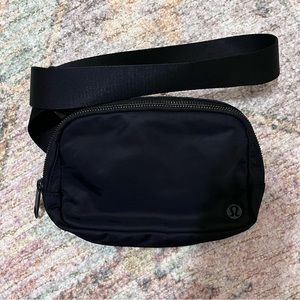 Lululemon Everywhere Belt Bag
